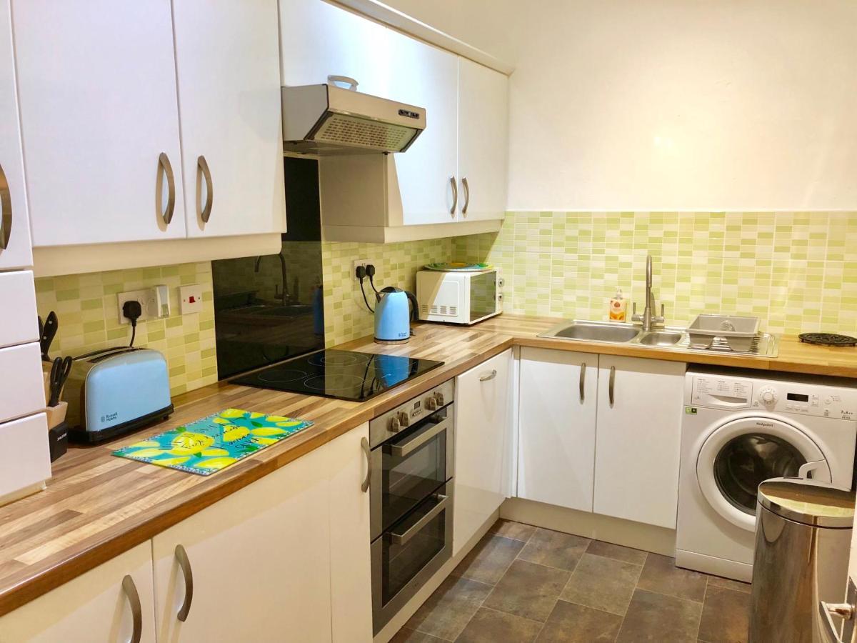 Stylish Apartment With Secure Parking Close To City 切斯特 外观 照片